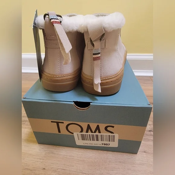 TOMS Women's Paxton Mid Top Boots Cream Suede with Faux Fur Size 8 - Picture 2 of 12
